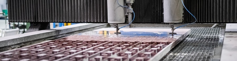 Découpe jet d’eau de plastiques et composites